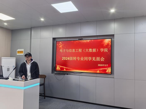 临海校区辅导员自我介绍 临海校区辅导员自我介绍